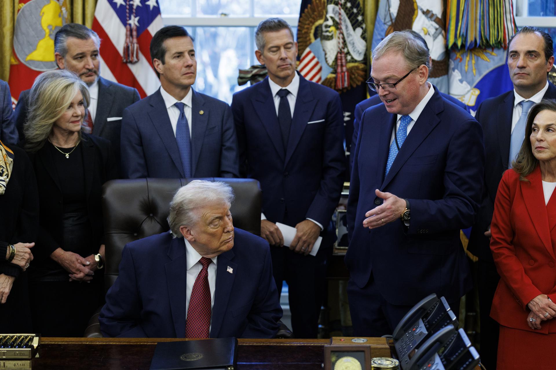 Trump afirma que su plan para Venezuela va “mucho más allá” de campaña de presión a Maduro