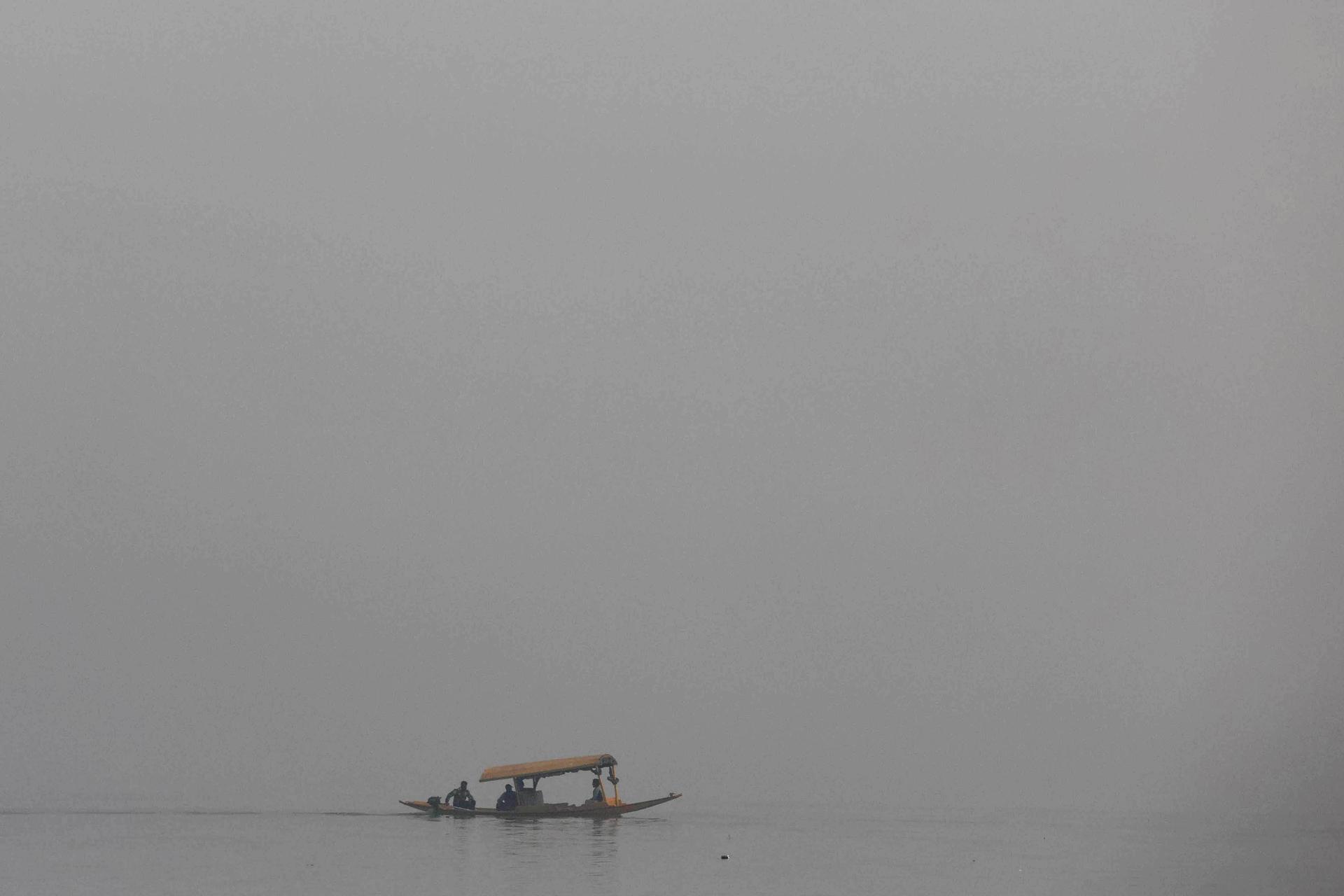 En India la contaminación provocó un choque que dejó 13 muertos En India la contaminación provocó un choque que dejó 13 muertos
