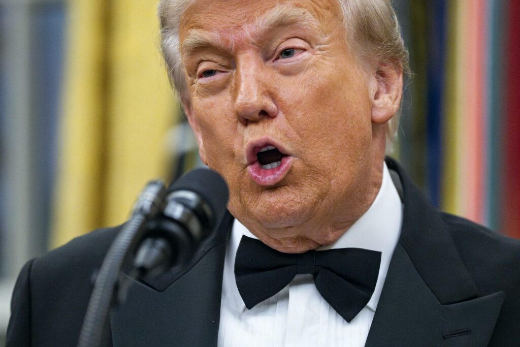 Uno de cada tres votantes latinos que apoyó a Donald Trump se arrepiente de su decisión - 5bae8343973381c0fcc6aae493b4f700401b9bd2w-1024x683