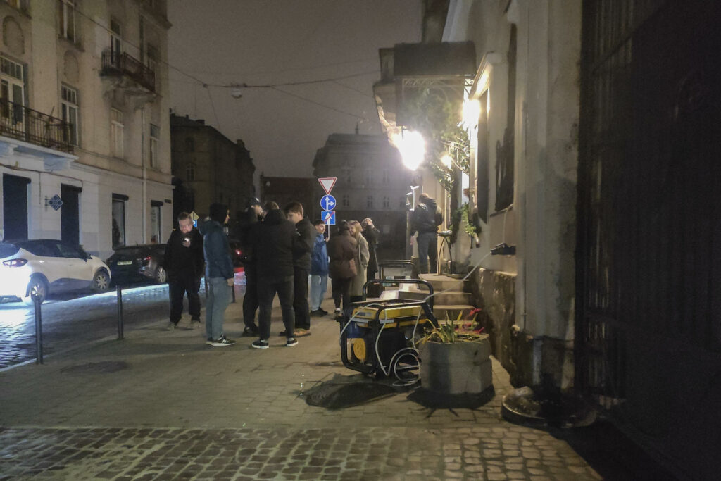 Ucrania bajo los ataques rusos contra el sistema energético: 16 horas de oscuridad al día - 9283a240726e33ecc4bf0769bce8ccd80ec9ccd3w-1024x683