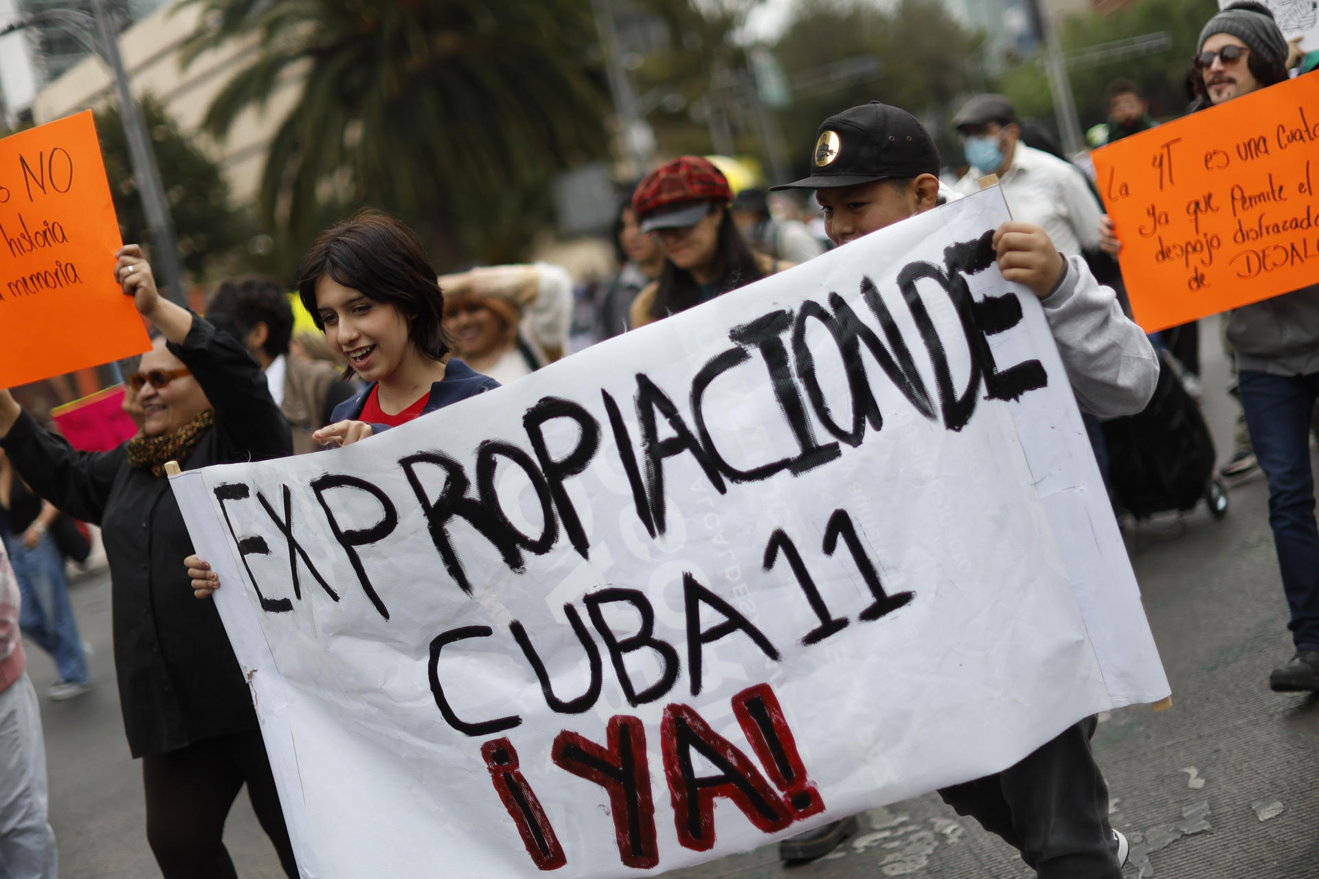 Manifestantes en Ciudad de México denuncian desalojos acelerados por el Mundial Manifestantes en Ciudad de México denuncian desalojos acelerados por el Mundial