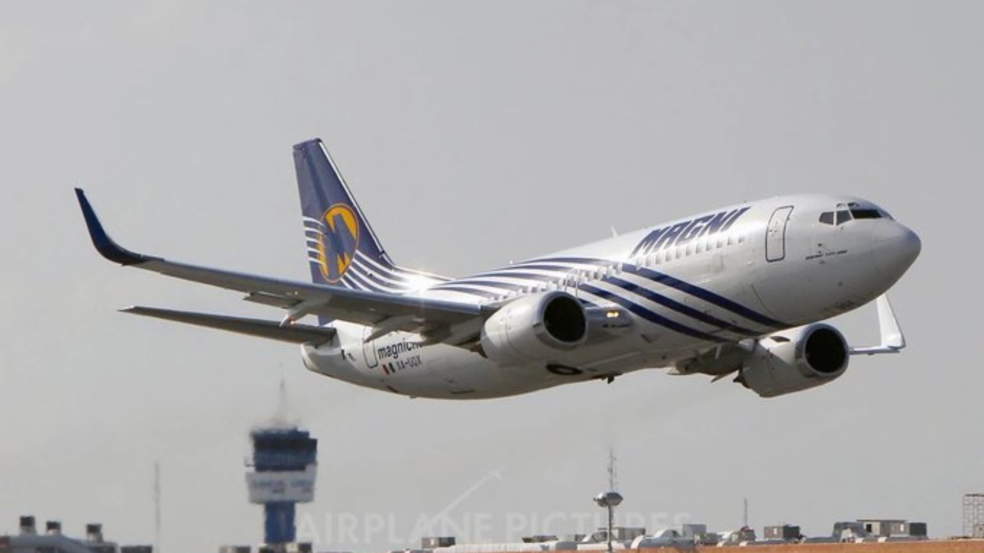 Aeropuerto en Ciudad de M&eacute;xico investiga la retenci&oacute;n de un vuelo a Canc&uacute;n