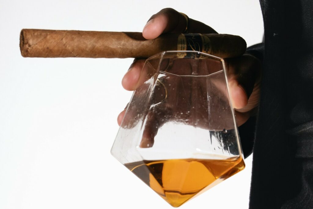 Encuesta de Consumo de Drogas, Alcohol y Tabaco ENCODAT 2025: ¿Quiénes fuman y toman en México?