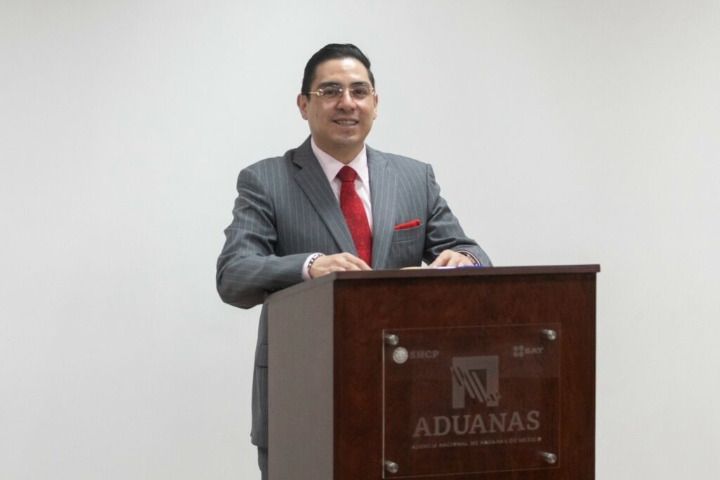 Alex Tonatiuh Márquez es separado como director de Investigación en Aduanas