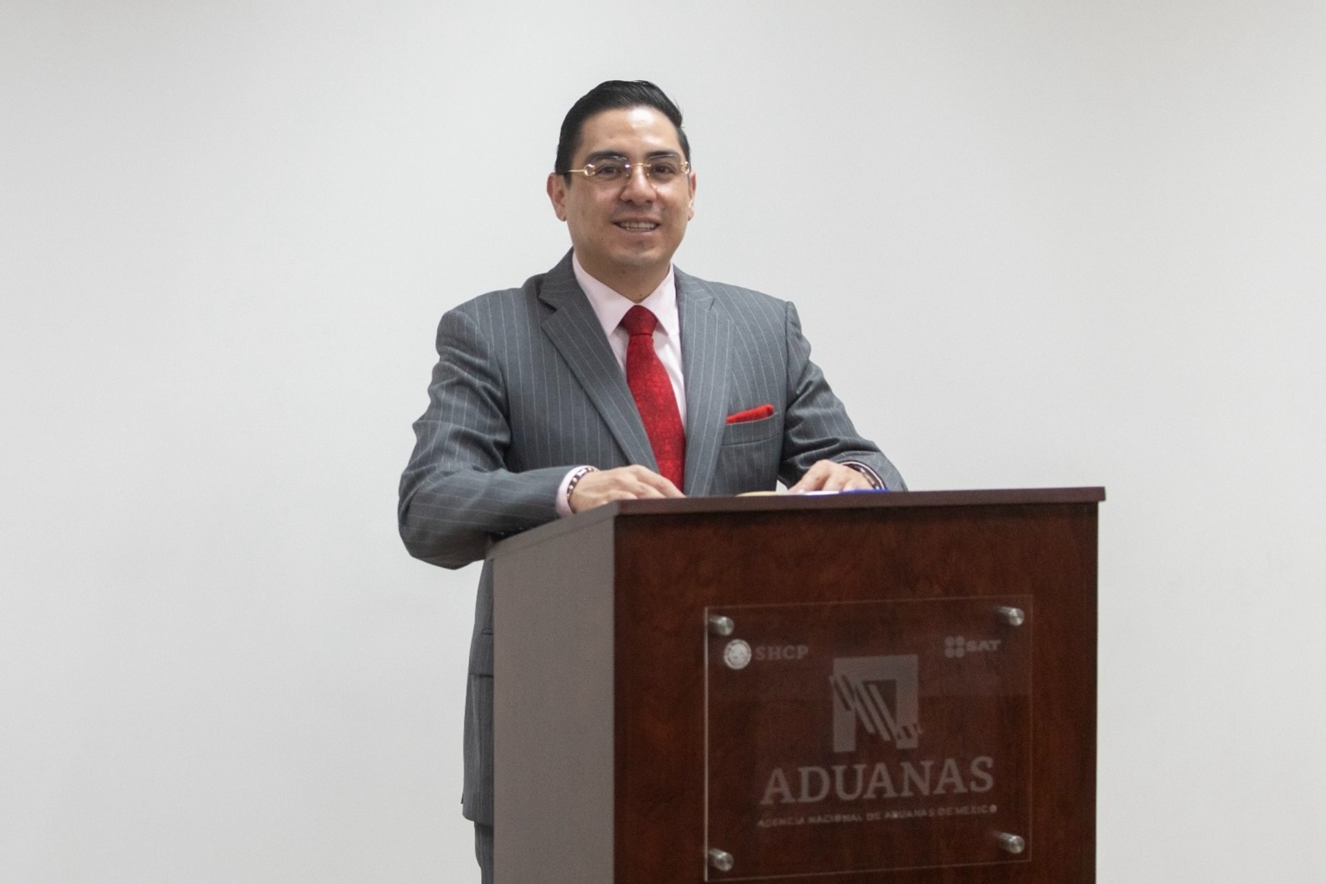 Alex Tonatiuh Márquez es separado como director de Investigación en Aduanas Alex Tonatiuh Márquez es separado como director de Investigación en Aduanas