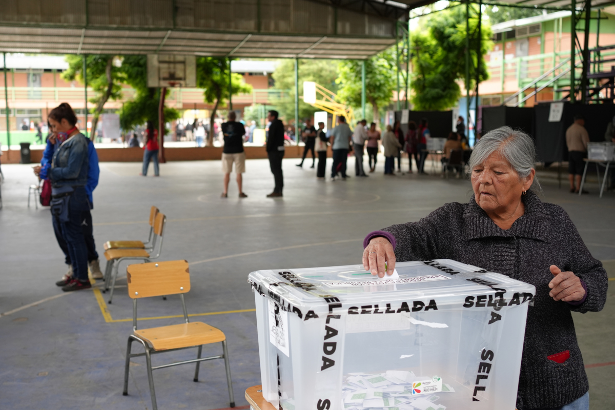 Chile decide hoy entre dos proyectos opuestos Chile decide hoy entre dos proyectos opuestos