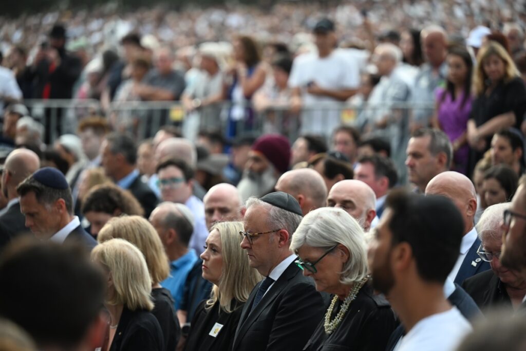Australia marca una semana del atentado de Sídney con velas y un minuto de silencio - australia-marca-una-semana-del-atentado-de-sidney-con-velas-y-un-minuto-de-silencio-2-1024x683