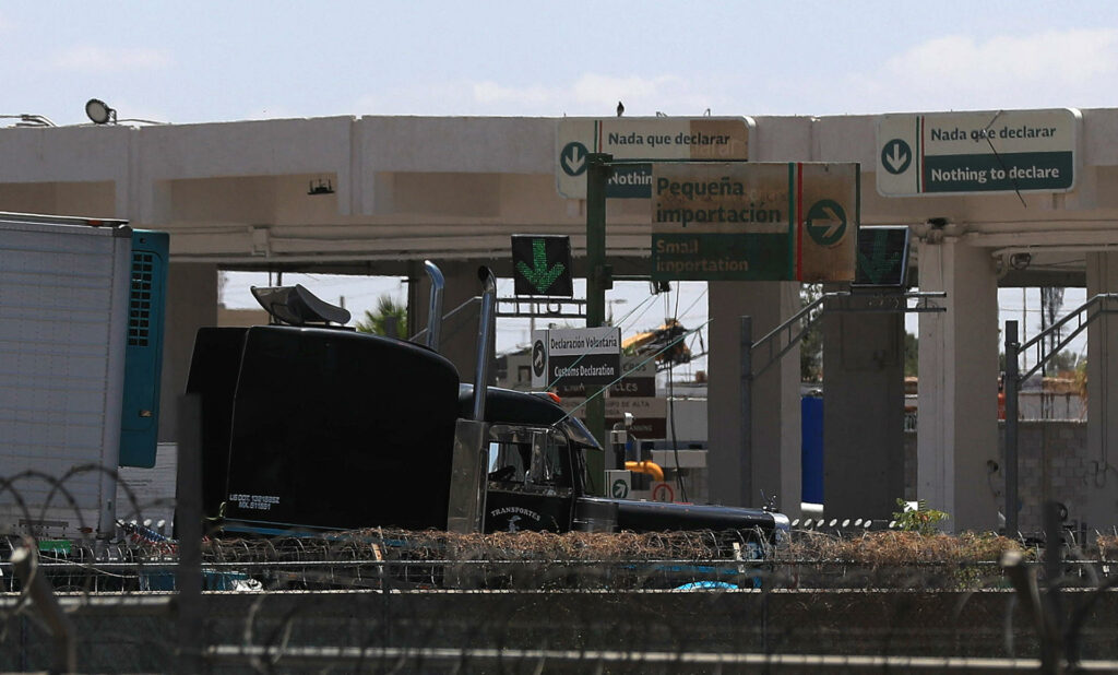 EE.UU. restringe visados a transportistas mexicanos por “facilitar migración ilegal”