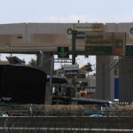 EE.UU. restringe visados a transportistas mexicanos por “facilitar migración ilegal”