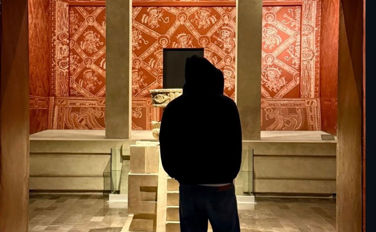 "Est&aacute; prohibido": INAH aclara incidente de Bad Bunny en Museo de Antropolog&iacute;a - bad-bunny-en-museo-nacional-de-antropologia-e-historia