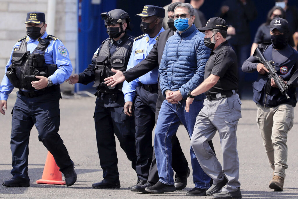 Juan Orlando Hernández, indultado por Trump, en paradero desconocido y con causas abiertas en Honduras - bd65960010d0a21f7d3ef5e12cfb6708e1601b7fw-1024x683