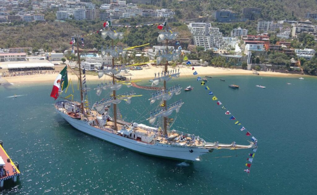 Buque Escuela Cuauhtémoc regresa a Acapulco tras cumplir crucero de instrucción