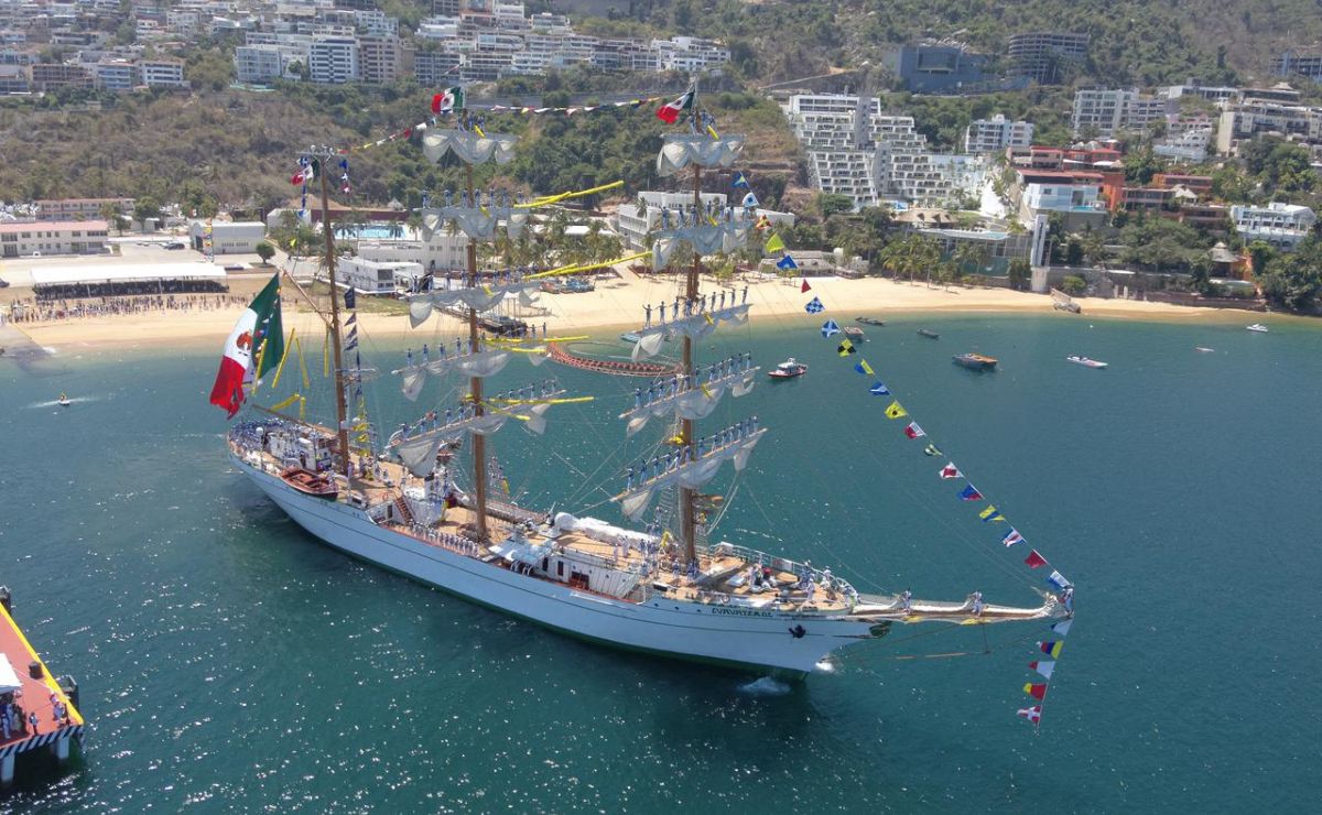 Buque Escuela Cuauht&eacute;moc regresa a Acapulco tras cumplir crucero de instrucci&oacute;n