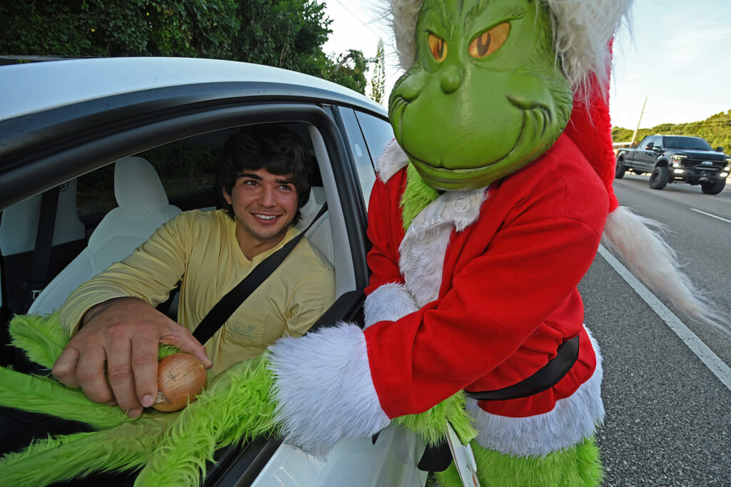 ¿Multa o cebolla?, pregunta del ‘Grinch’ a conductores infractores en los Cayos de Florida