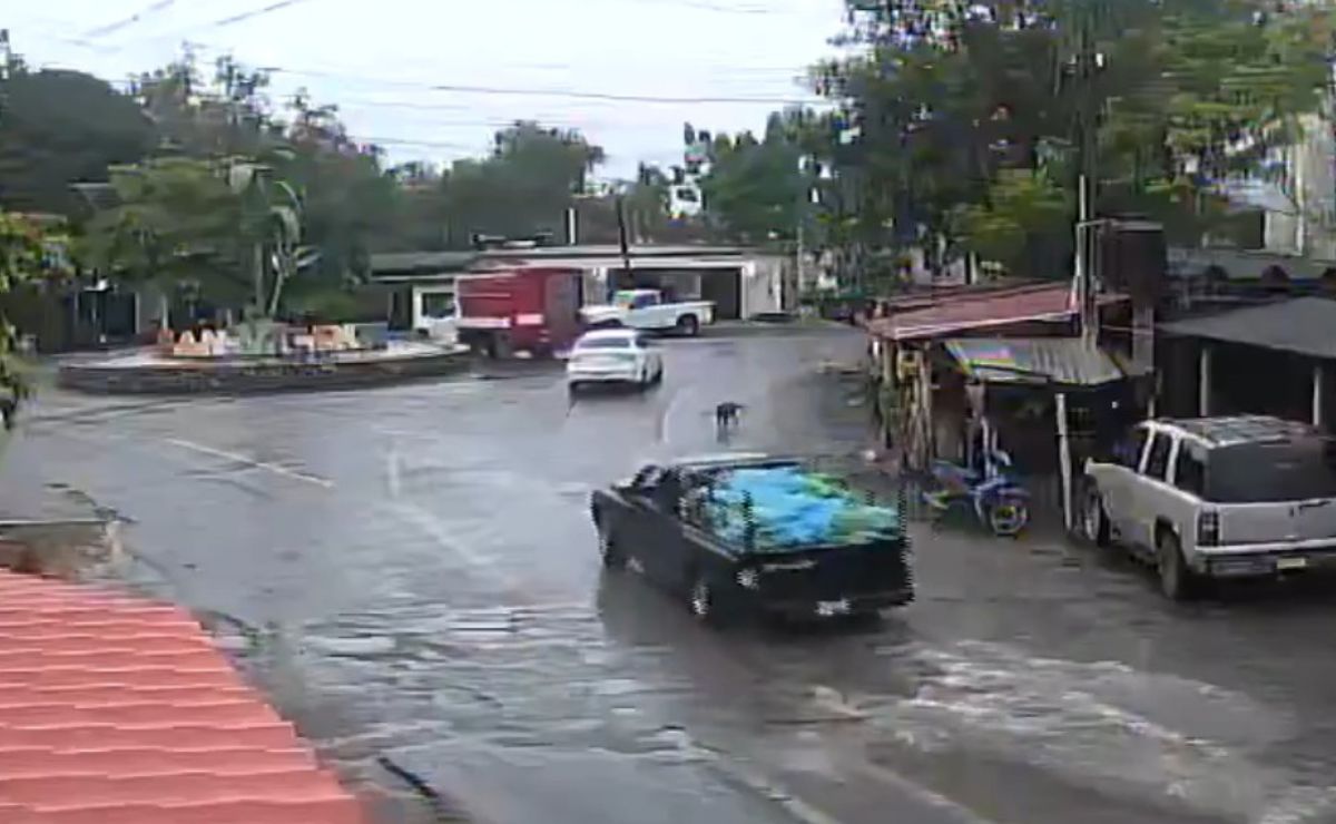 Identifican 5 vehículos implicados en explosión en Coahuayana; escoltaron al coche bomba Identifican 5 vehículos implicados en explosión en Coahuayana; escoltaron al coche bomba