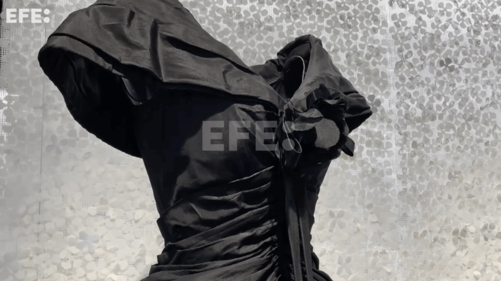 La fascinación de Alaïa por Dior completa una doble muestra en París con piezas inéditas La fascinación de Alaïa por Dior completa una doble muestra en París con piezas inéditas