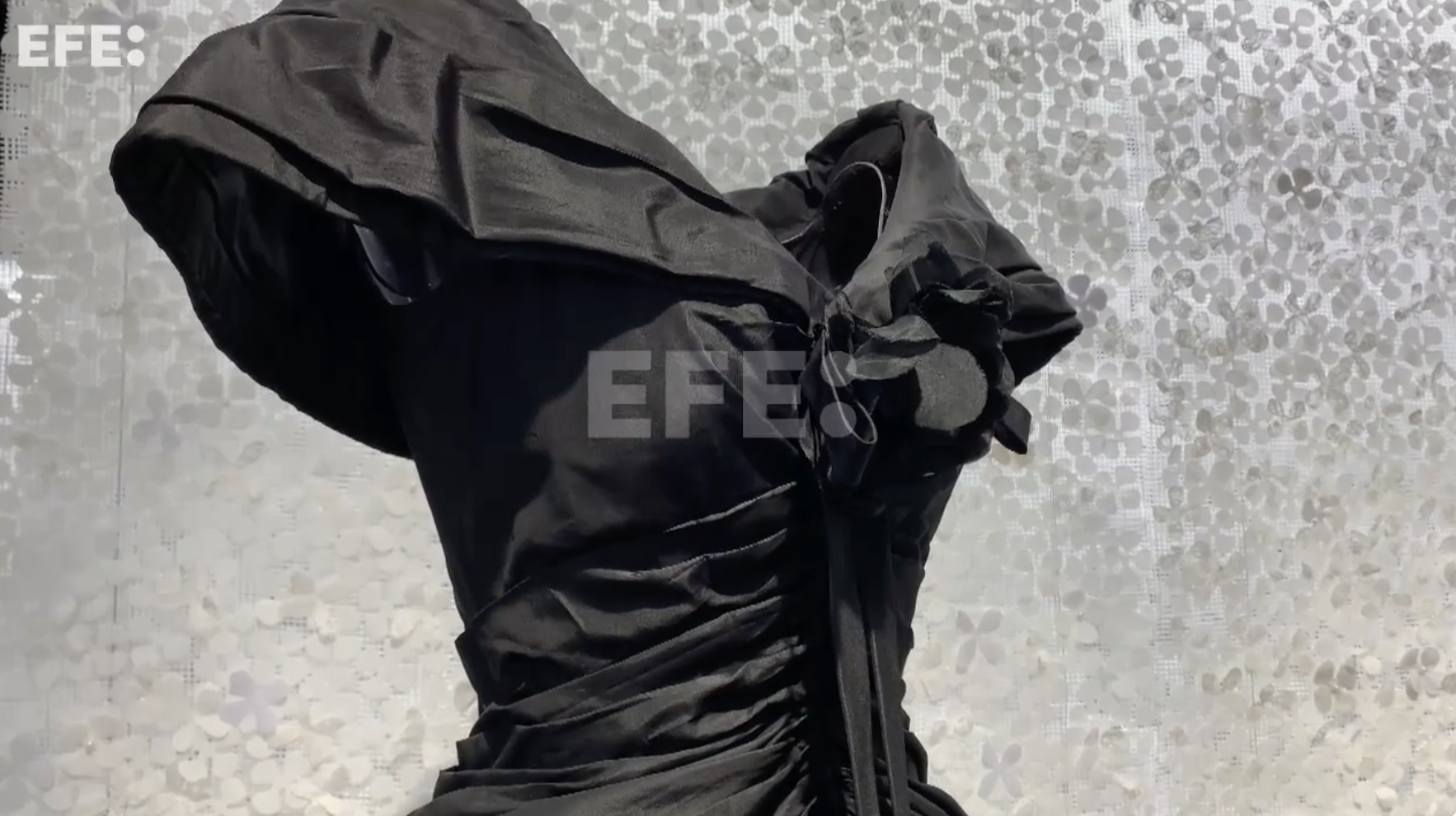 La fascinación de Alaïa por Dior completa una doble muestra en París con piezas inéditas La fascinación de Alaïa por Dior completa una doble muestra en París con piezas inéditas