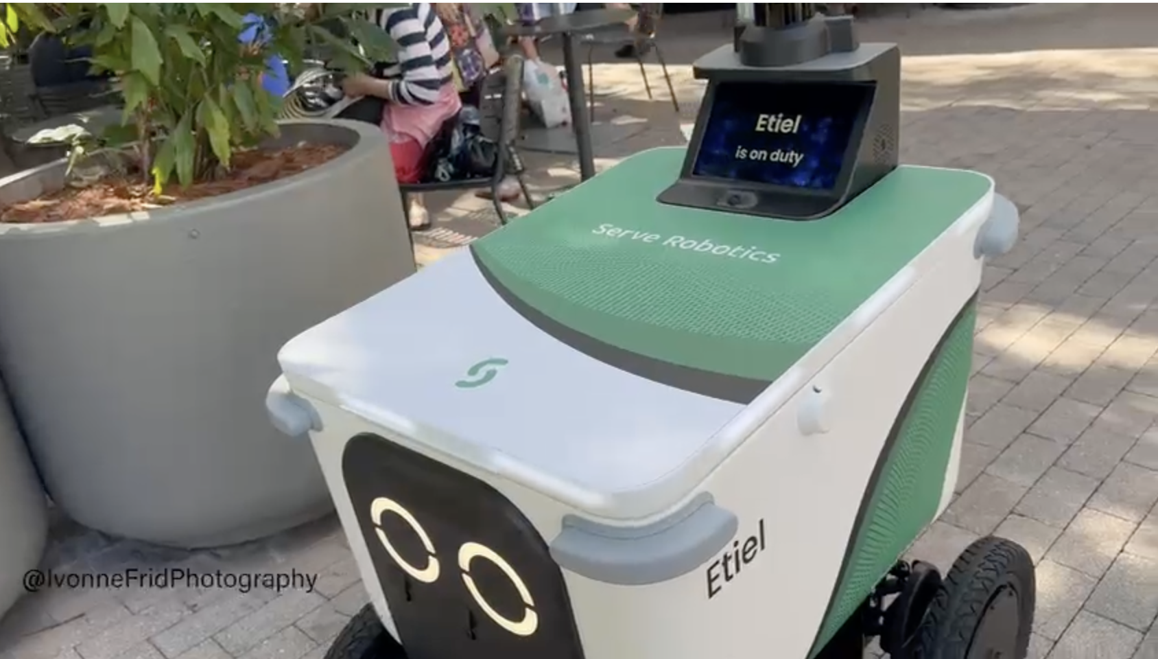 Las entregas autónomas de comida y productos con robots empiezan a sustituir a los humanos