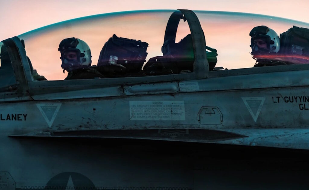 Cazas F-18 de EE.UU. se internan durante 40 minutos en espacio aéreo venezolano en el Caribe