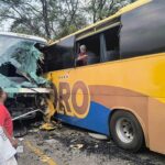 Autobuses chocan de frente en Guerrero; hay tres muertos