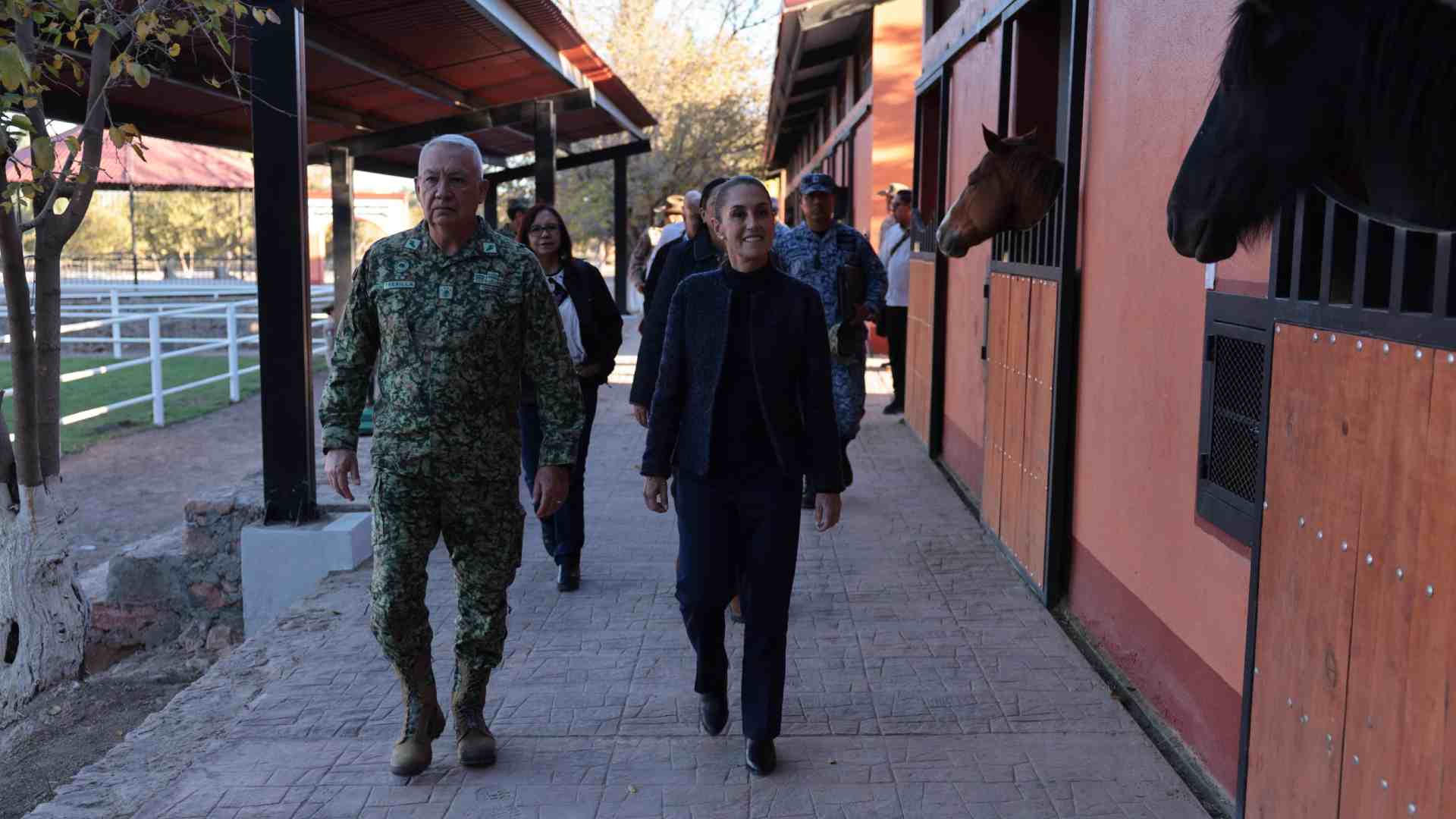 Claudia Sheinbaum y general secretario Trevilla visitan el Campo Militar de Santa Gertrudis, en Chihuahua Claudia Sheinbaum y general secretario Trevilla visitan el Campo Militar de Santa Gertrudis, en Chihuahua