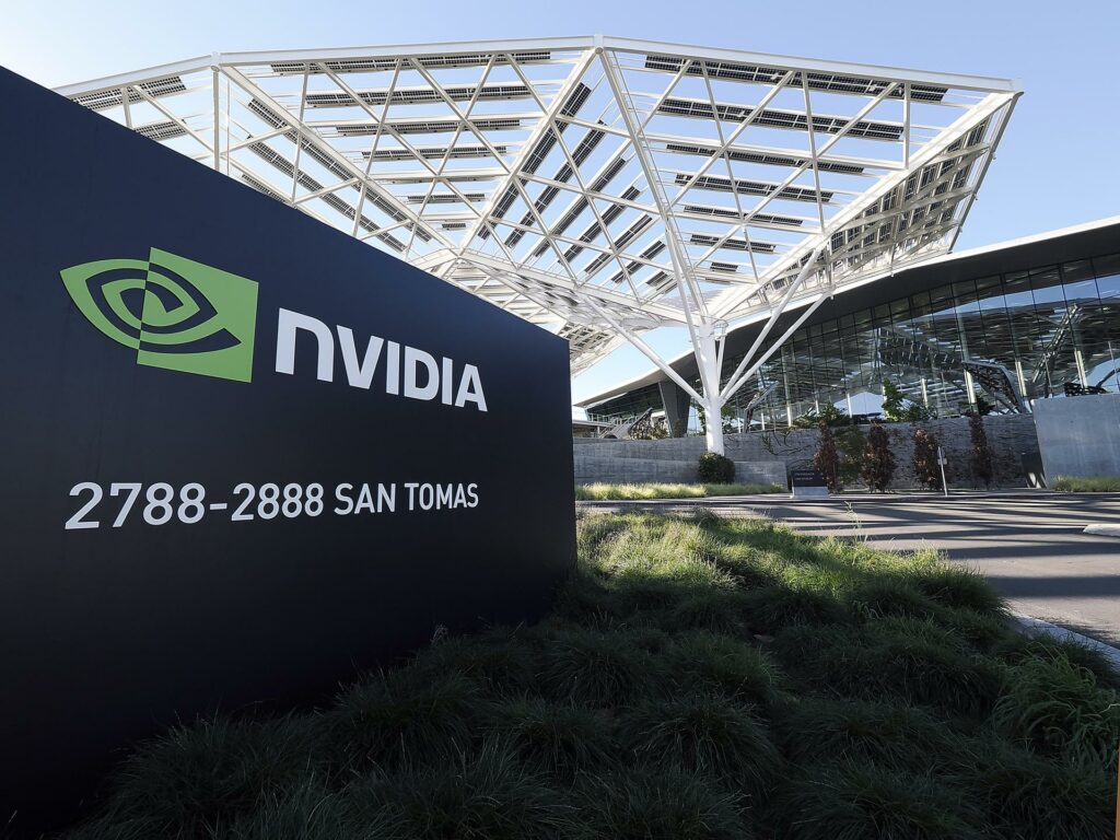 Nvidia ejecuta la compra de acciones de Intel por valor de 5 mil millones de dólares