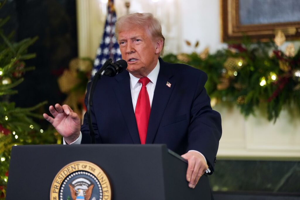 Trump rebautiza con su apellido el Centro Kennedy de Washington D.C.