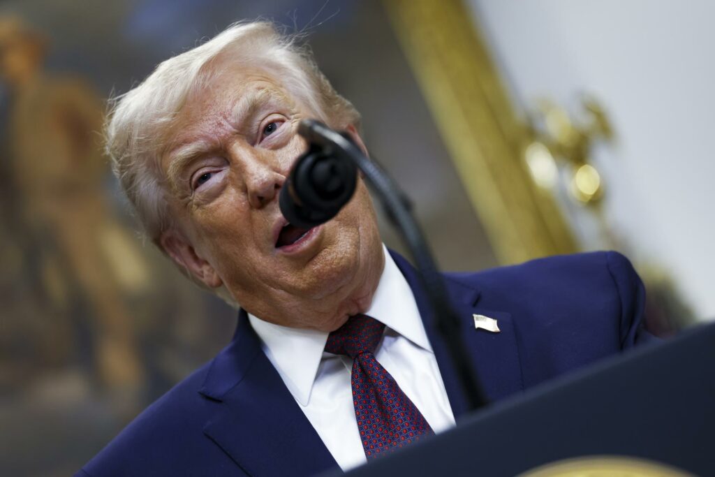 Trump afirma que Maduro sería “inteligente” si dejara el poder en Venezuela