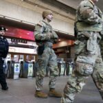 El sargento de la Guardia Nacional que sobrevivió atentado ya camina, según Trump