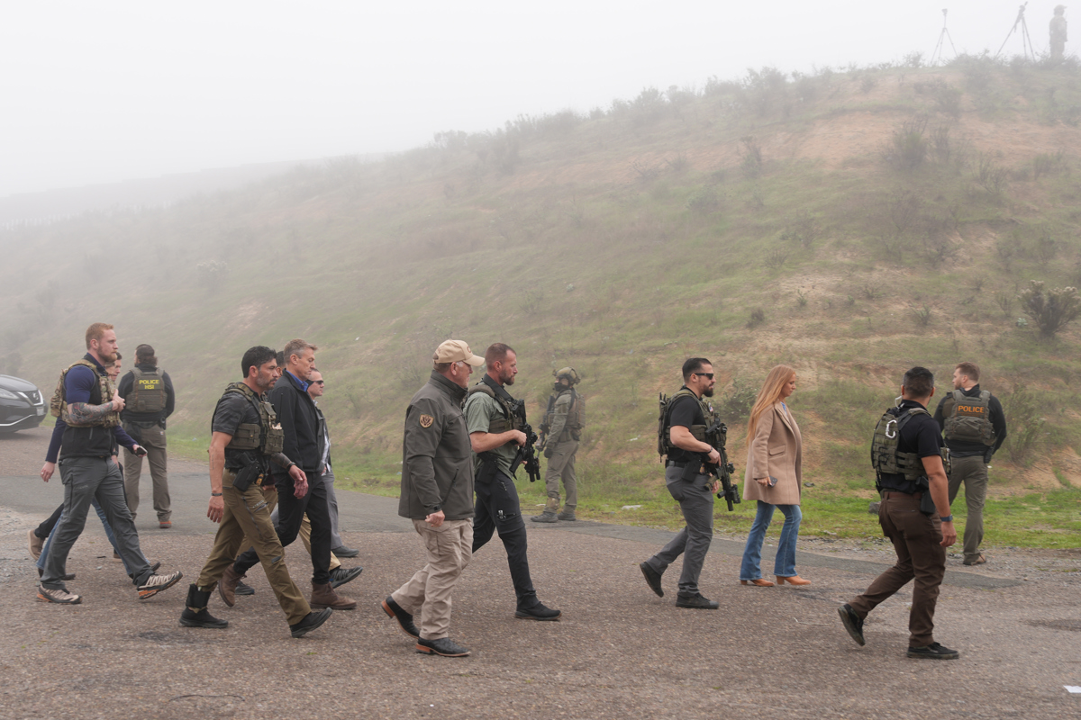 EE.UU. pide a los migrantes que están ilegalmente en el país que se “vayan a casa” EE.UU. pide a los migrantes que están ilegalmente en el país que se “vayan a casa”