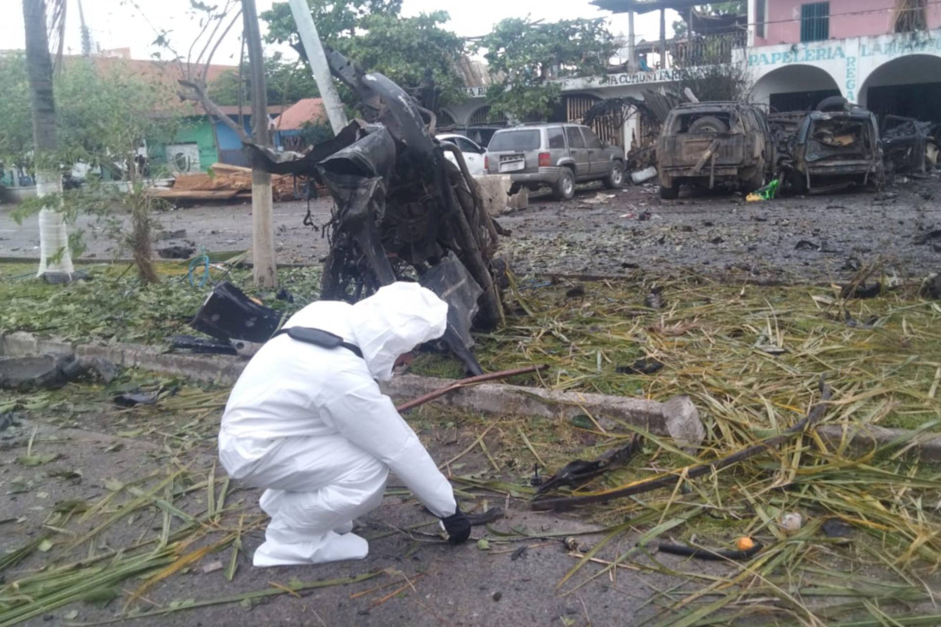 FGR investiga como terrorismo explosión de coche bomba en Coahuayana, Michoacán; suman cinco muertos FGR investiga como terrorismo explosión de coche bomba en Coahuayana, Michoacán; suman cinco muertos