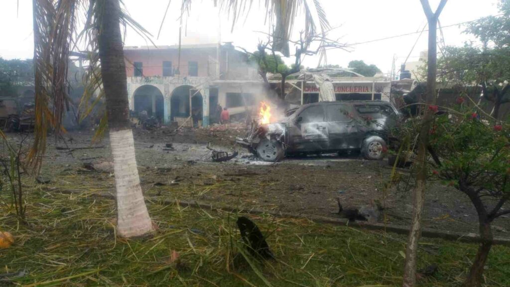 Explosión de auto bomba en Coahuayana, Michoacán, deja dos muertos y diez heridos
