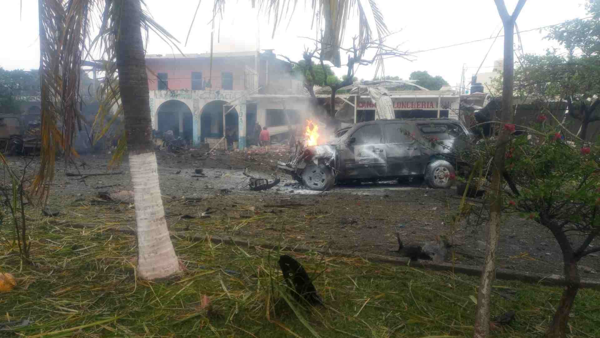 Explosión de auto bomba en Coahuayana, Michoacán, deja dos muertos y diez heridos