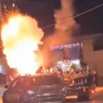 Video: Pirotecnia estalla en camioneta con músicos a bordo; hay 6 heridos