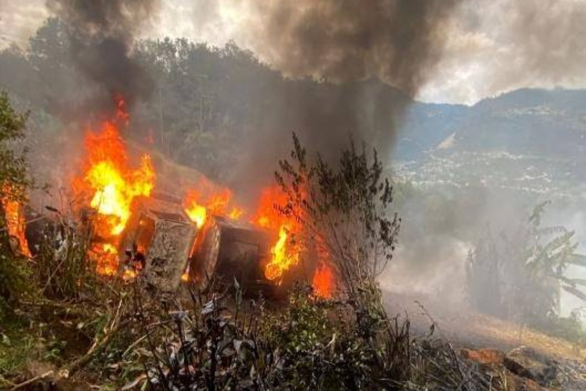 Un muerto por volcadura y explosi&oacute;n de una pipa en Chamula, Chiapas