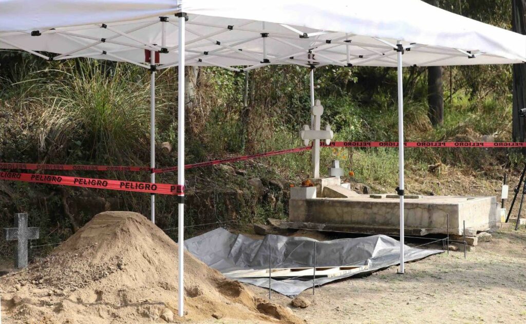 Recuperan 23 cuerpos de fosa común en panteón de la Miguel Hidalgo