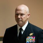 Almirante de EE.UU. niega orden de matar a sobrevivientes de ataque a lancha