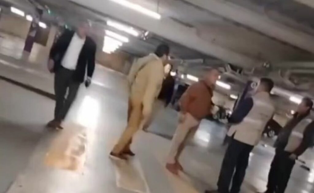 Video: Funcionario del Edomex y diputado ebrio causan destrozos en plaza de Metepec