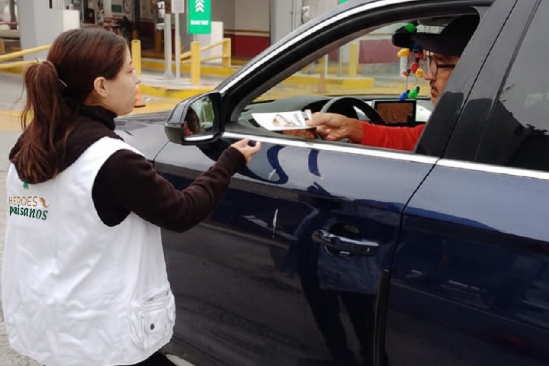 INM pone a disposición de paisanos líneas telefónicas para denunciar extorsión, abuso de autoridad y maltrato INM pone a disposición de paisanos líneas telefónicas para denunciar extorsión, abuso de autoridad y maltrato