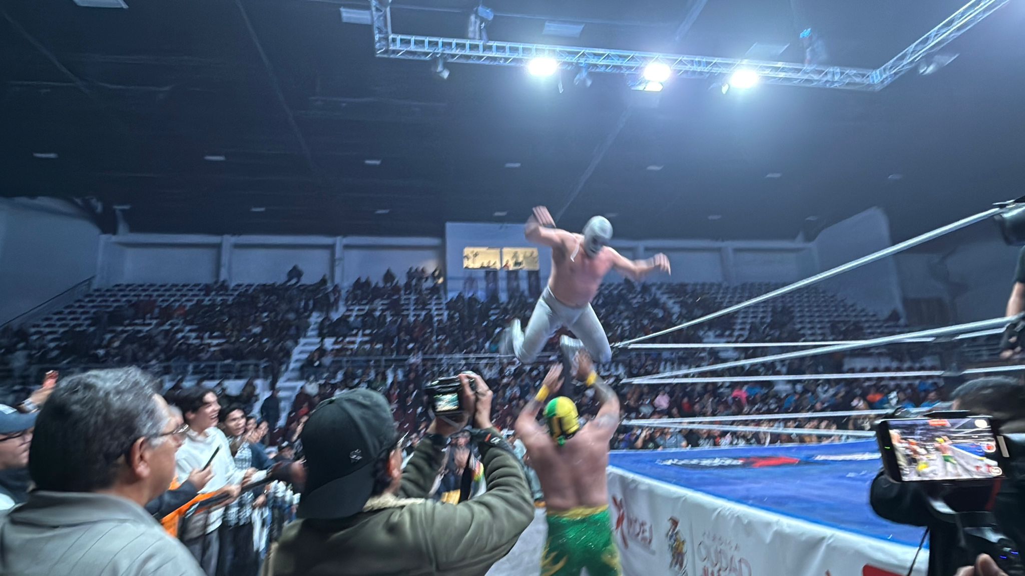 Santo Junior se jugará la máscara ante Ángel Blanco Jr. el 13 de diciembre en el Palacio de los Deportes Santo Junior se jugará la máscara ante Ángel Blanco Jr. el 13 de diciembre en el Palacio de los Deportes