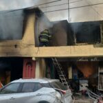 Veladora causa incendio en Iztapalapa, CDMX; hay una mujer muerta