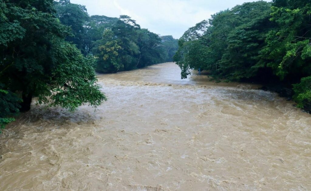 Lluvias en Tabasco dejan un hombre muerto y otro desaparecido