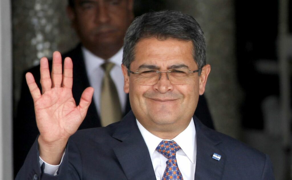 Reaparece el expresidente Hernández para agradecer a Trump por indultarlo