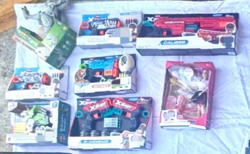 Sujetos reparten juguetes bélicos a niños en nombre del CDN en NL; fueron detenidos