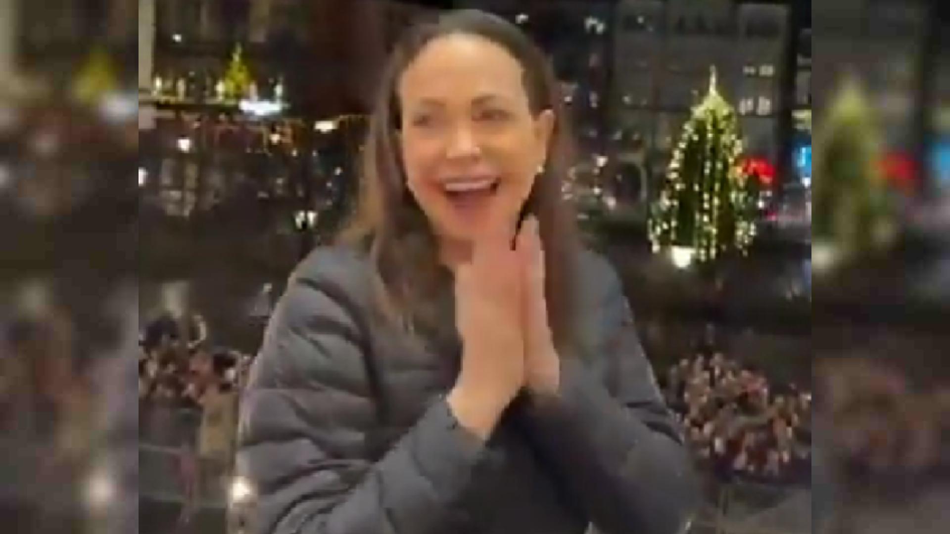 La opositora venezolana María Corina Machado saluda en Oslo a sus seguidores La opositora venezolana María Corina Machado saluda en Oslo a sus seguidores