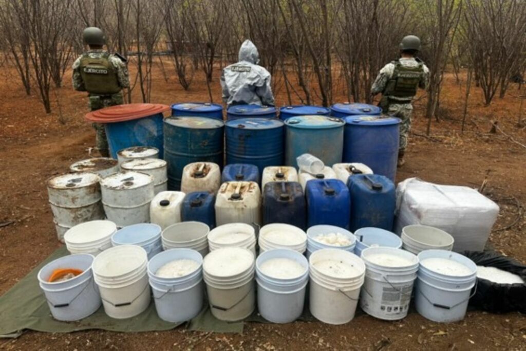 Inhabilitan laboratorio clandestino en Mocorito, Sinaloa; aseguran 170 kilos de metanfetamina