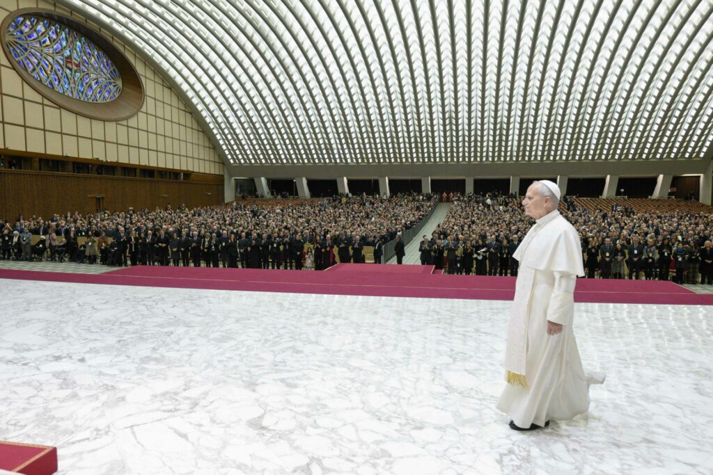 León XIV pide a los diplomáticos ser “hombres y mujeres de diálogo” para promover la paz