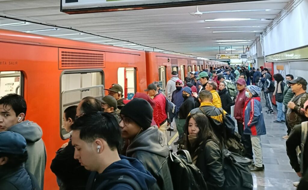 Retiro de trenes afecta servicio en el Metro CDMX