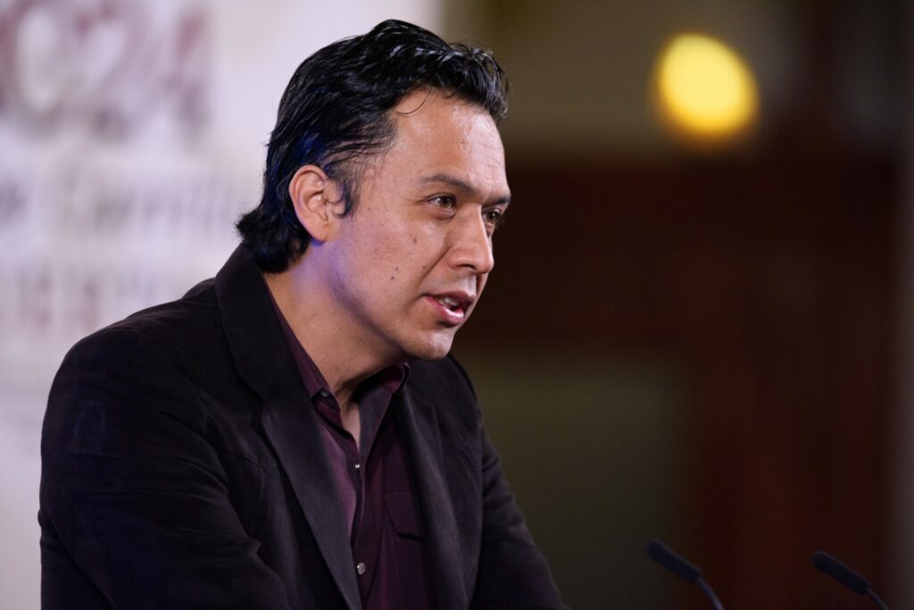 Marx Arriaga acusa intento de privatizar la educación en la SEP; hace un llamado a “rebelarse”