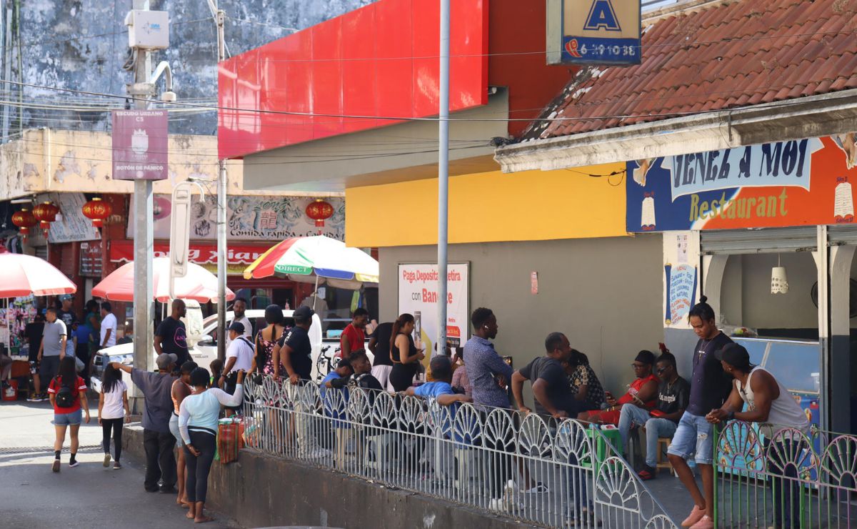 Migrantes toman alrededores de parroquias en Tapachula para establecerse - migrantes-en-su-mayoria-centroamericanos-en-tapachula